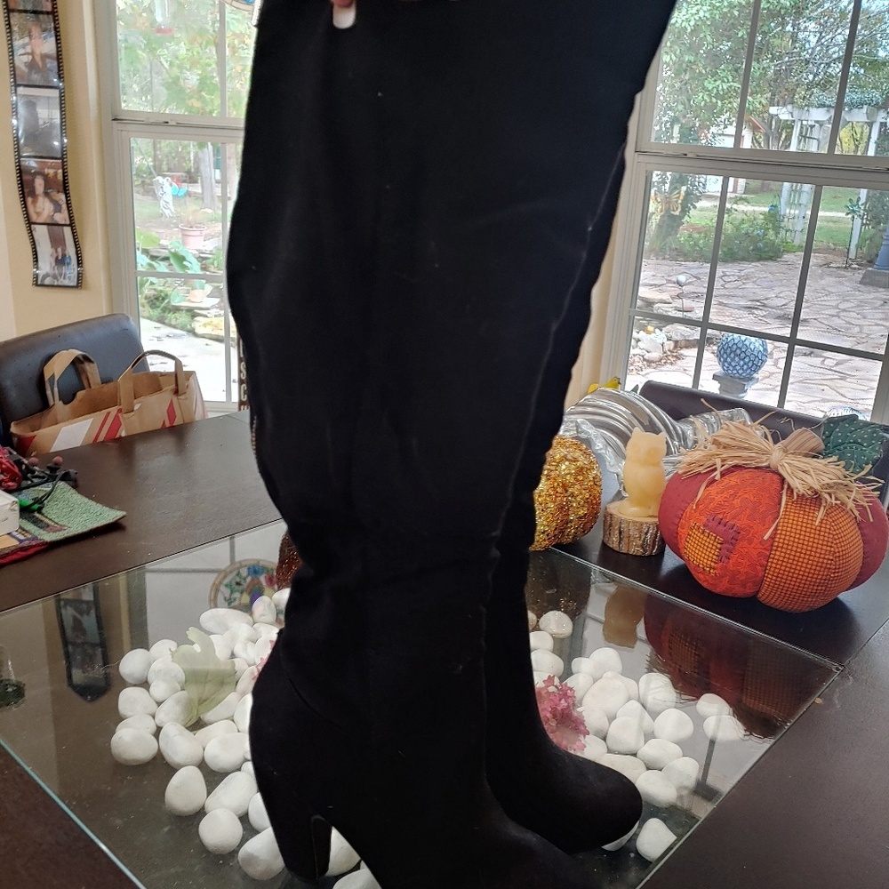 SOLD-Steve Madden Black Suede Size 9 Knee High Boots - Picture 4 of 5